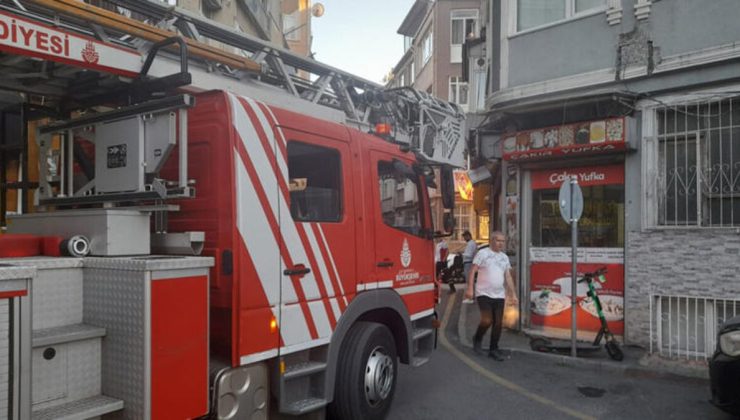 İstanbul Fatih’te itfaiye dar sokaklar yüzünden yangına ulaşmakta zorlandı