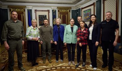 İsveçli çevre aktivist Greta Thunberg, Kiev’de Zelenskiy ile görüştü