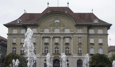 İsviçre Merkez Bankası politika faizini artırdı
