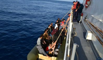 İzmir’de 25 düzensiz göçmen kurtarıldı, 31 göçmen yakalandı