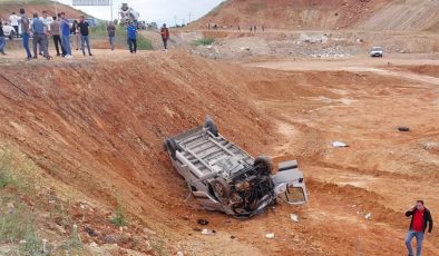 Konya’da otomobille çarpışan servis minibüsü şarampole devrildi: 12 yaralı