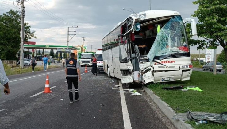 Kütahya’da işçileri taşıyan otobüsler çarpıştı: 11 yaralı