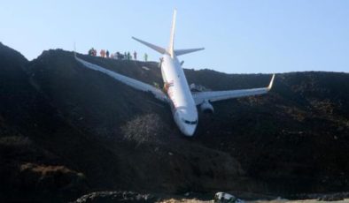 Trabzon’da pistten çıkınca ‘ölüm korkusu’ yaşadıkları uçakta pide yediler