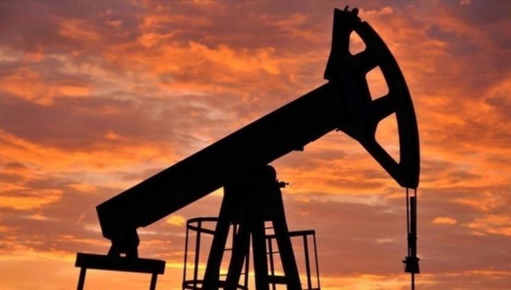 Brent petrolün varil fiyatı zirvede dalgalanıyor