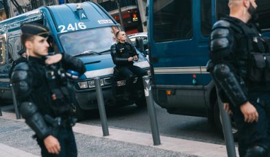 Fransa’da 17 yaşındaki genci öldüren polise yardım: 700 bin eurodan fazla bağış toplandı