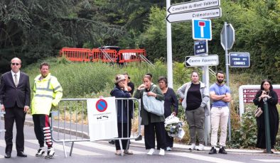 Fransa’da polis kurşunuyla öldürülen gence cenaze töreni düzenlendi