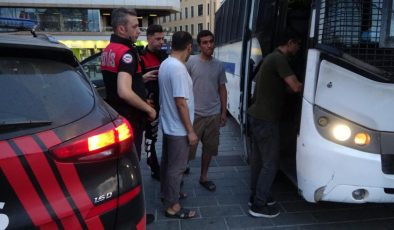 Taksim’de kaçak göçmen denetimi