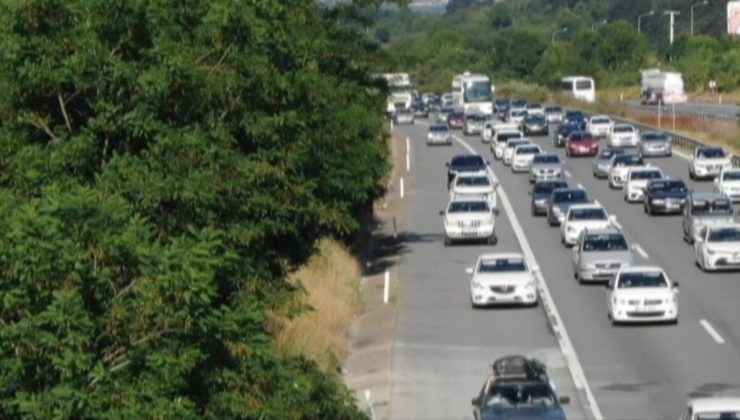 Tatil dönüşü trafiğe takılmamak için emniyet şeridine giren sürücülere 361 bin 696 TL ceza kesildi