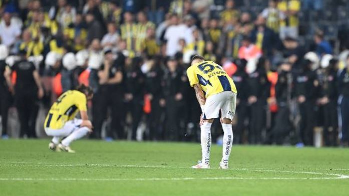 “Fenerbahçe’de Derbi Sonrası Şok: Mourinho 5 Oyuncuyu Kulübeye Gönderecek”