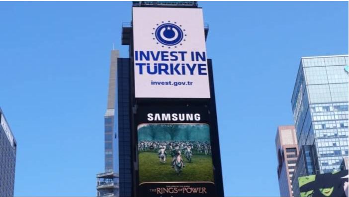 New York’un Kalbinde Türkiye’ye Yatırım Mesajı: Times Meydanı’nda Çarpıcı Reklam Kampanyası